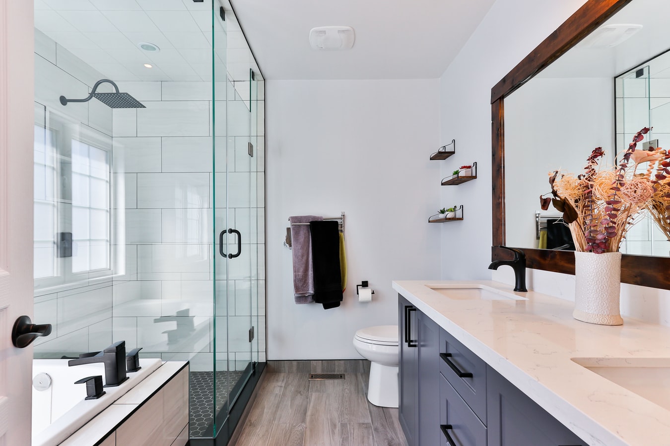 Baño reformado con ducha de obra a medida en Madrid