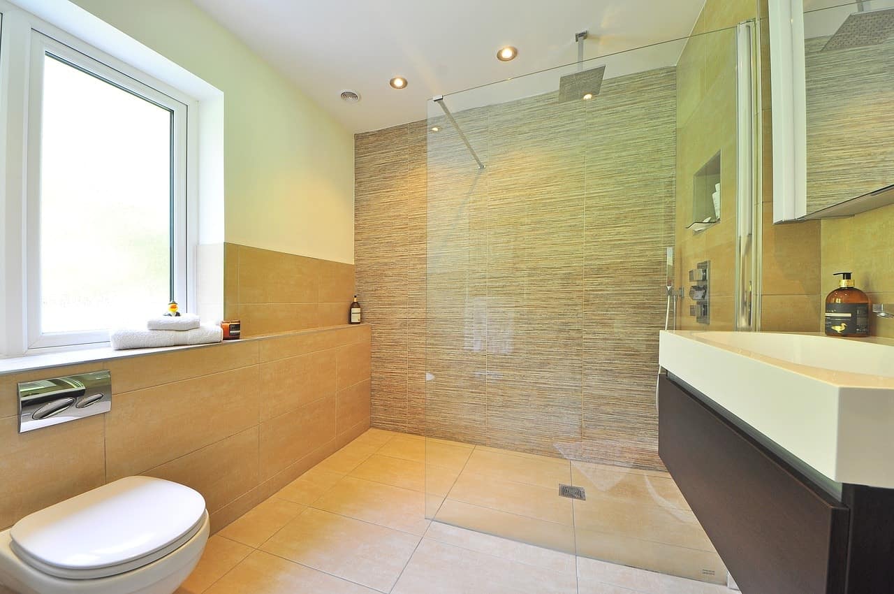 Baños sin azulejos: materiales alternativos